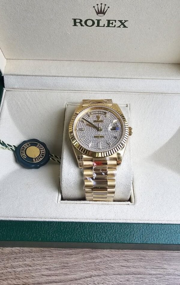 rolex day date 40 pave dial​ golden Case material